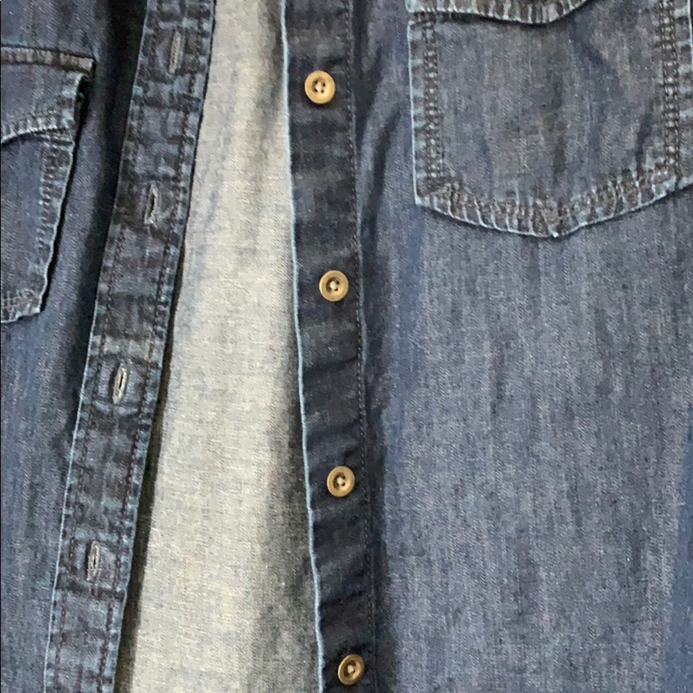Button down - Picture 3 of 4